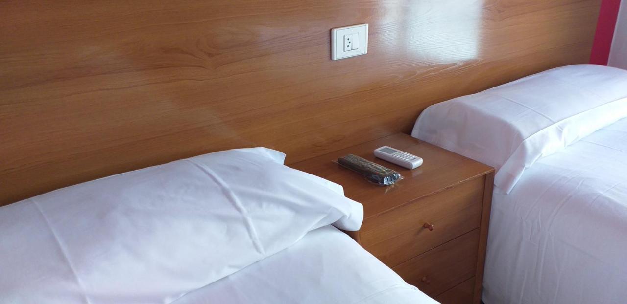 Hostal Meson De Paco Cariñena Exteriér fotografie