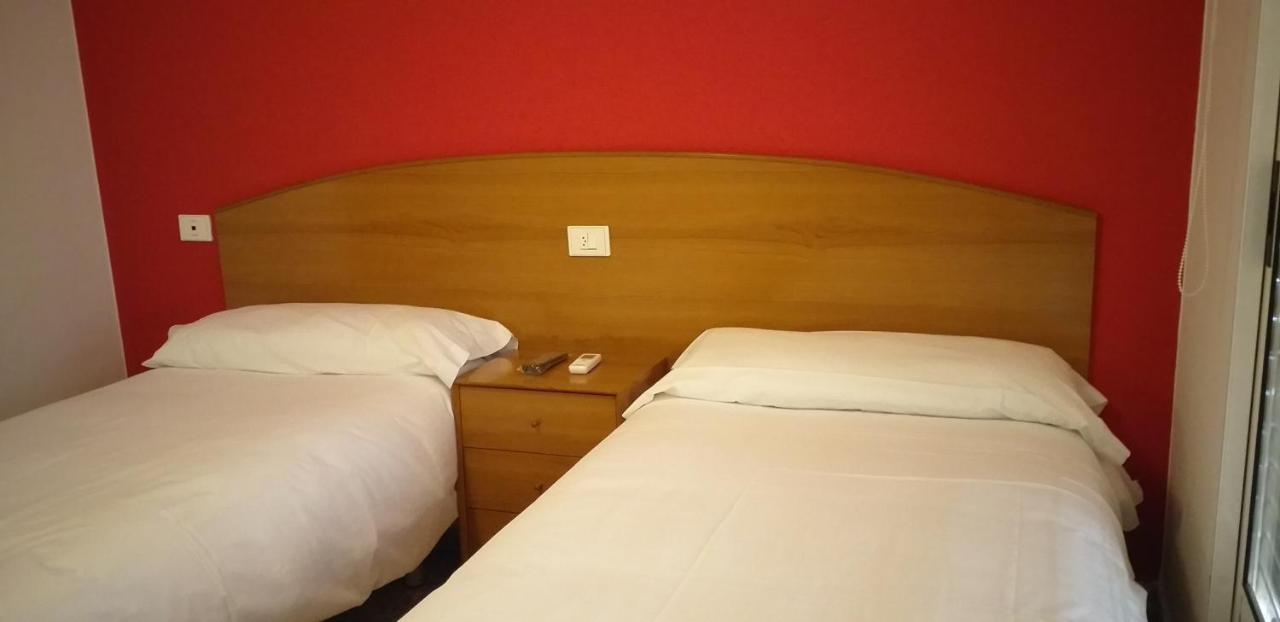 Hostal Meson De Paco Cariñena Exteriér fotografie