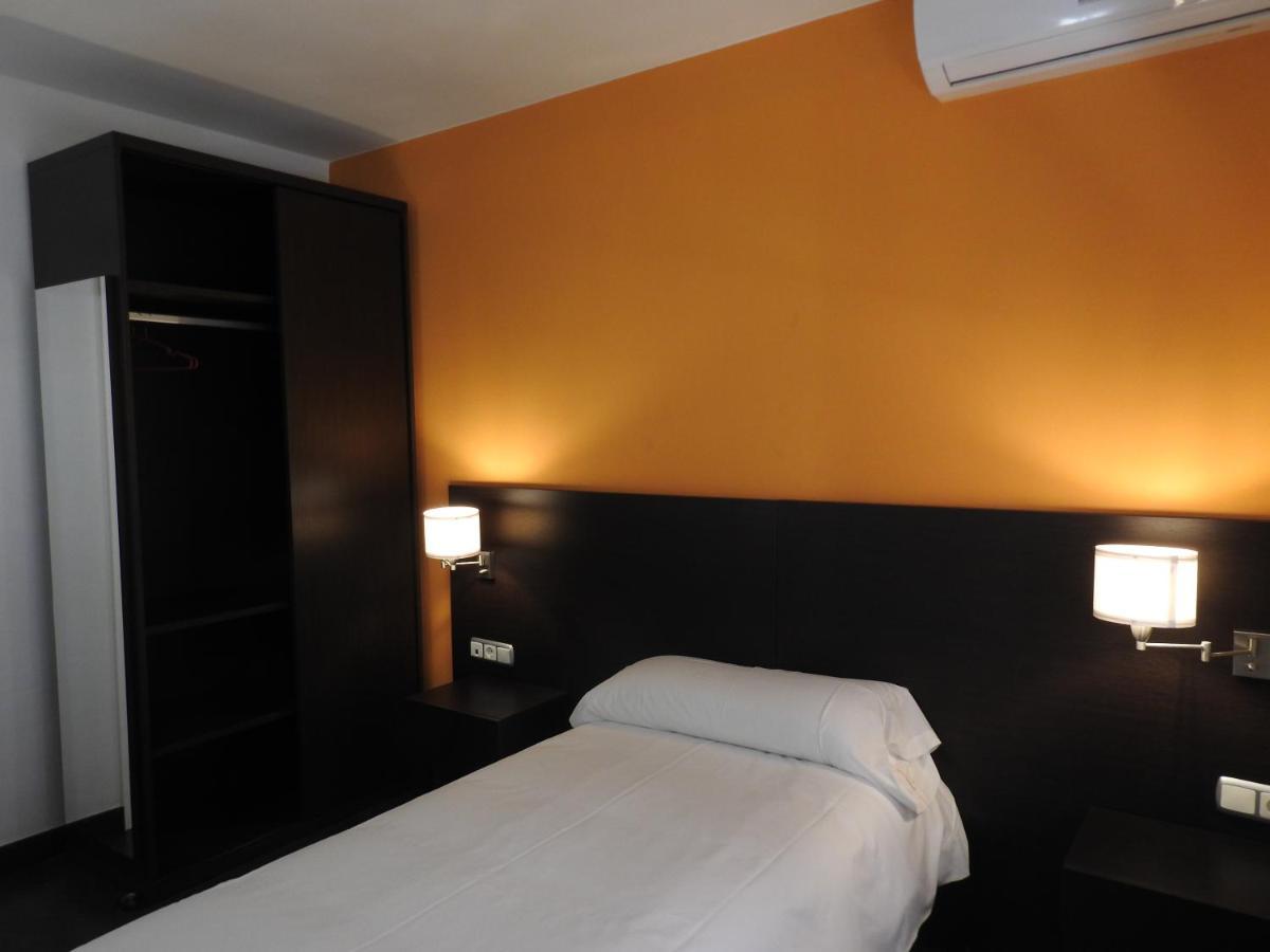 Hostal Meson De Paco Cariñena Exteriér fotografie